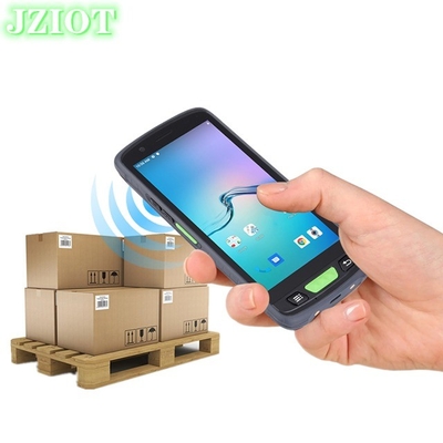 V9000P NFC RFID と 4G LTE 4G RAM 64G ROM IP67 防水性のある頑丈な 5.5 インチ Android タブレット PC